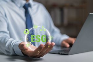 esg-environmental-social-governance-concept-businessman-analyzing-esg-global-investment-sustainability-climate-change-green-energy-recycling-esg-environmental-protection